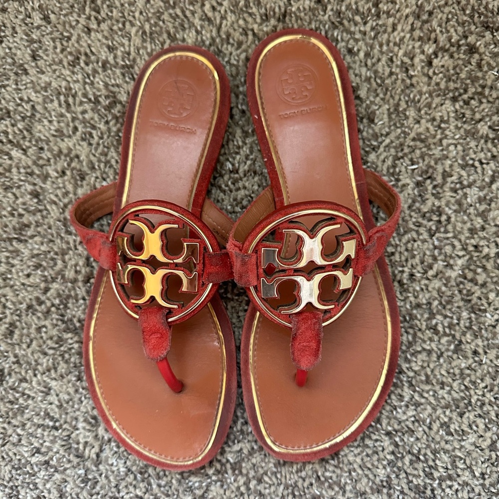 Tory Burch Metal Miller Embossed Sandals Red Apple Gold Logo Size 8.5